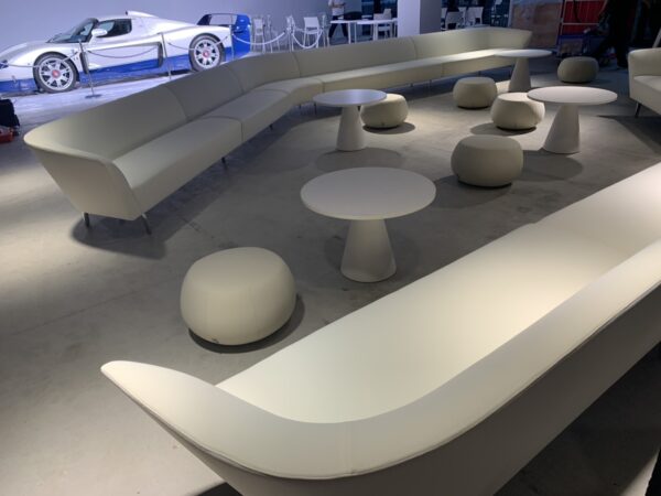 Loop-sofa-white amb