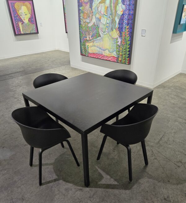 black kuadro table